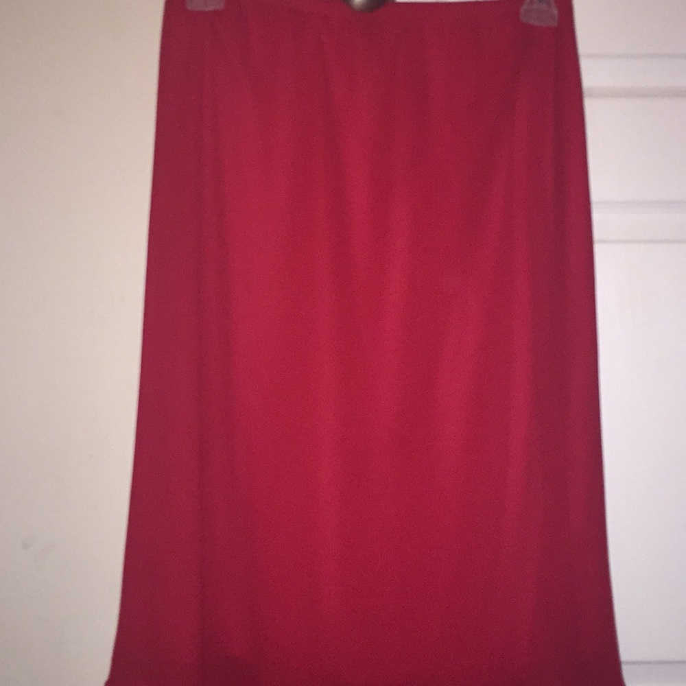Red flair tell skirt